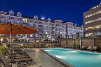 Dazzling swimming pool w/ sun deck